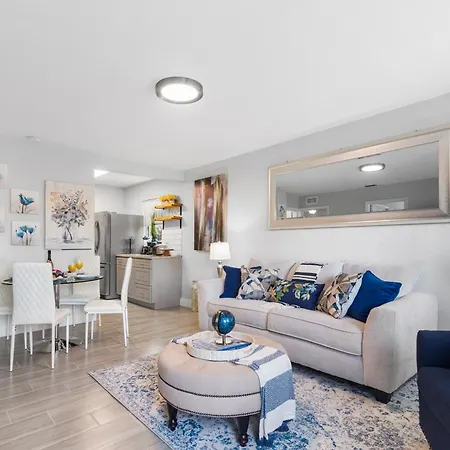 Sunny Palm Beach Back House